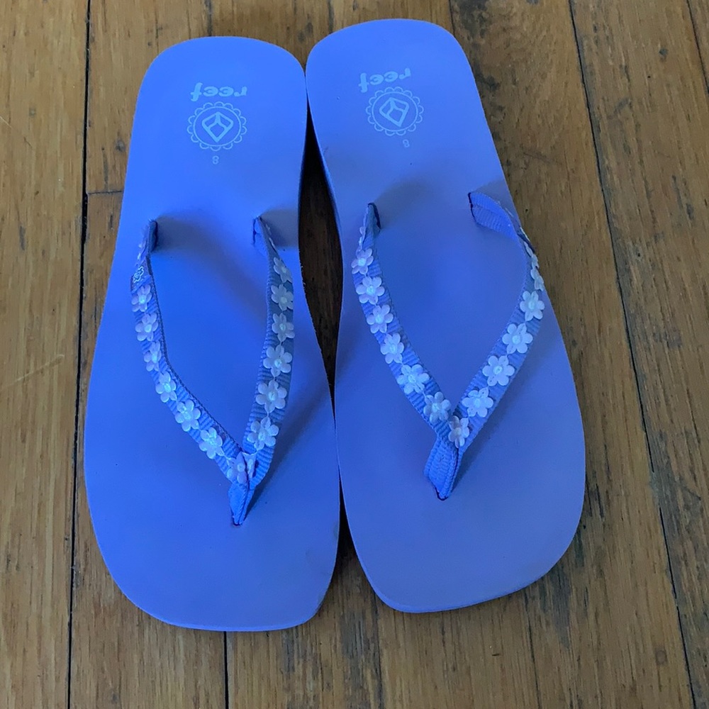 Ditzy lilac flip-flops